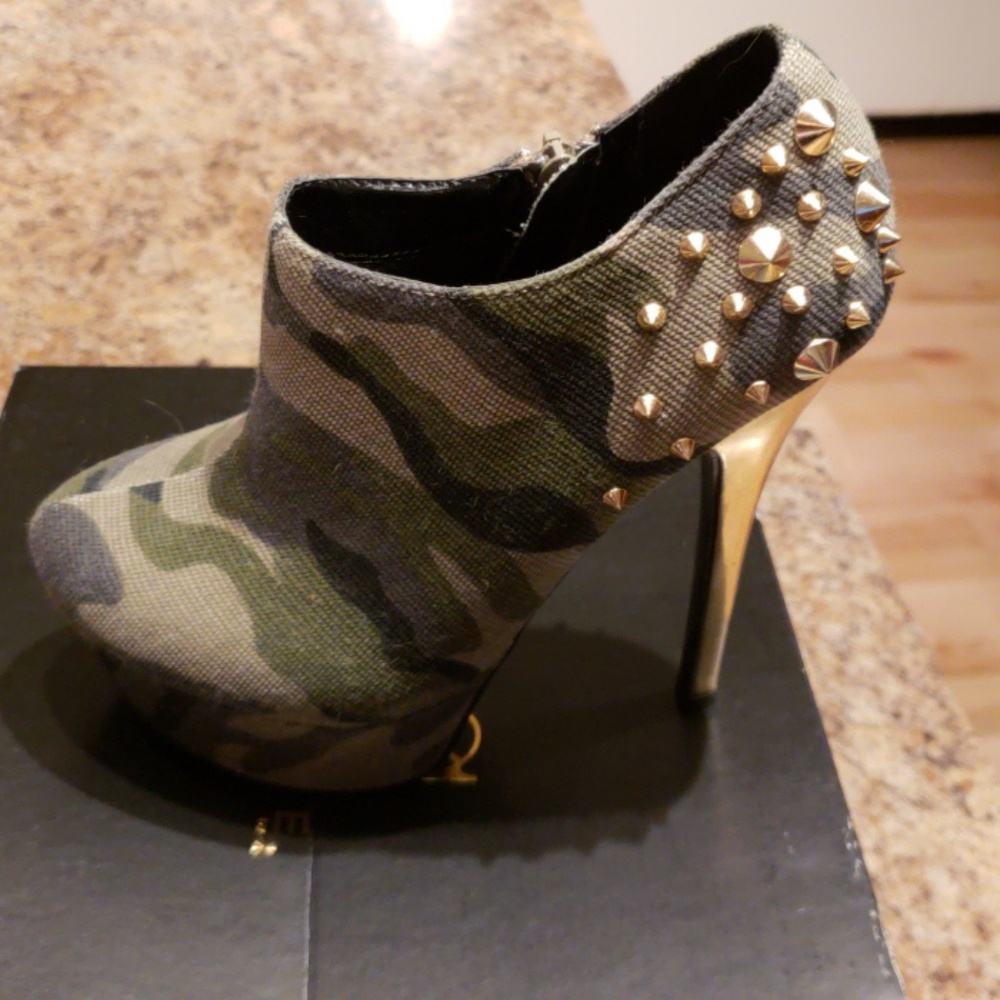 Shoedazzle Miroslava Camo Bootie